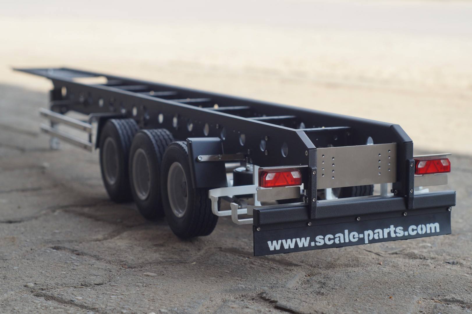 1/14 scale semi-trailer 3 axles.